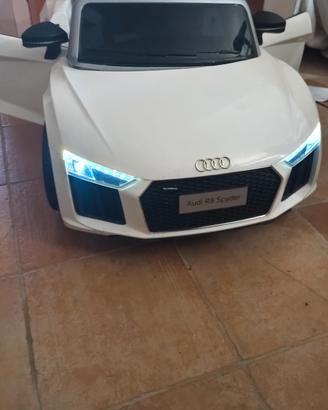 macchina elettrica bambini audi con radiocomando. 