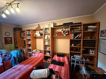 Libreria, scrivania, letti, reti e materassi