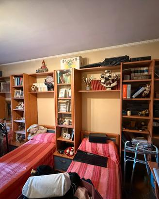 Libreria, scrivania, letti, reti e materassi