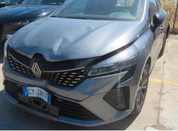 Renault Clio incidentata- motore ok
