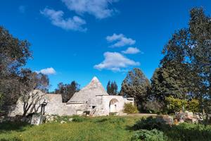 Tre lotti Trulli e lamia con terreni 