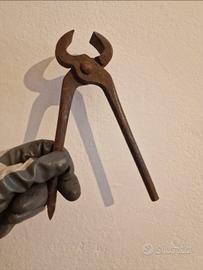 tenaglia antica in ferro