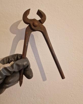 tenaglia antica in ferro