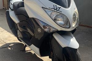 Yamaha T-max