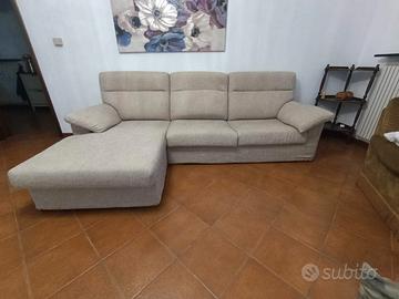divano con penisola sfoderabile 