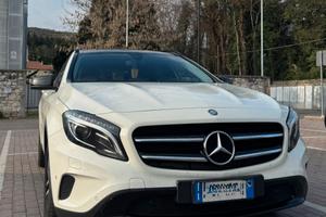 MERCEDES GLA200d AUTOMATICA NIGHT PACK - 2016