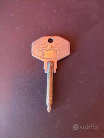 Chiave avviamento auto epoca vintage 
