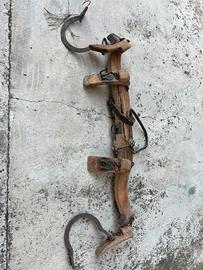 Vecchio giogo per buoi in legno e ferro  originale