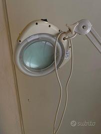 Lente di ingrandimento per estetiste