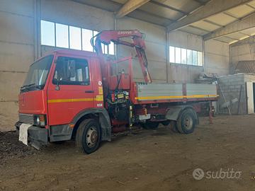 Camion fiat iveco 79-14 con gru ferrari