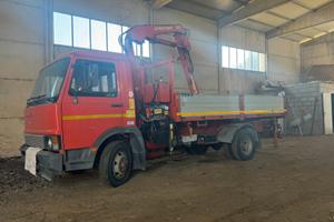 Camion fiat iveco 79-14 con gru ferrari