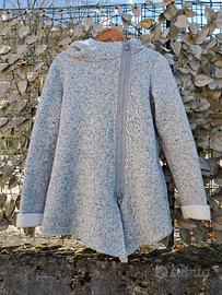 Cappotto Reserved grigio con cappuccio e zip