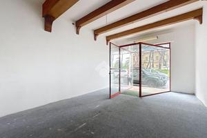 NEGOZIO A PONTEDERA