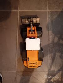 escavatore giocattolo 