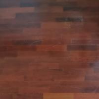 Listelli di parquet noce scuro 