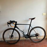 Cube cross race, ciclocross strada gravel