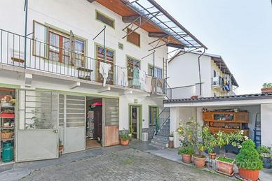 CASA SEMINDIPENDENTE A GIAVENO