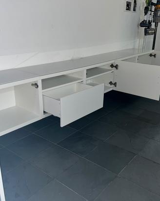 Mobile tv e credenza