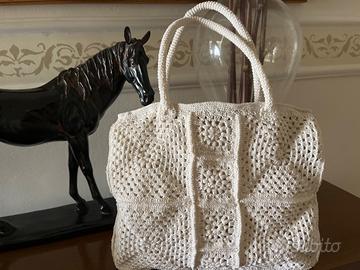 Borsa all’ uncinetto lavorata a mano