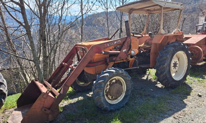 Trattori 4x4 30-90 hp con atrezzatura agricola /