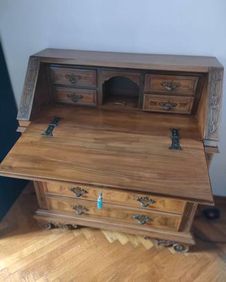 Cassettiera con ribalta