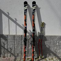 2 paia di sci Rossignol e racchette Leki