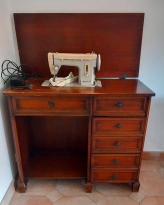 Mobile in legno con Macchina da cucire  Merrit 