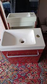 Piccolo lavabo sospeso