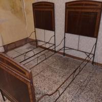 Coppia di letti in ferro battuto e madreperla 800