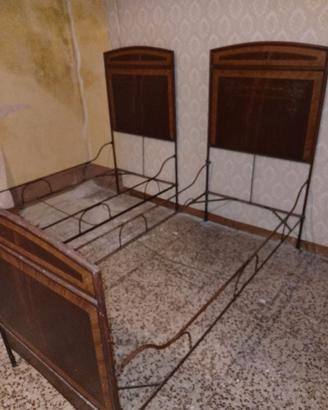 Coppia di letti in ferro battuto e madreperla 800
