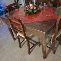 Tavolo e  quattro sedie