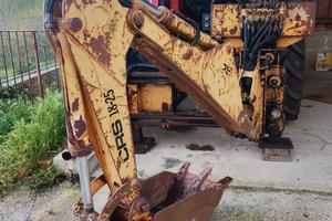 Retro escavatore per trattore 