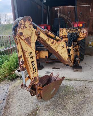 Retro escavatore per trattore 