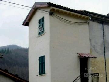 Casetta semi indipendente, con orto