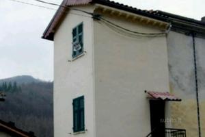 Casetta semi indipendente, con orto