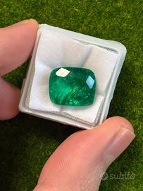 Smeraldo verde 9.50 ct taglio Round certificato