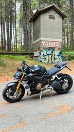 Ducati Streetfighter v4s