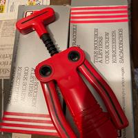 Apribottiglie design Pino Spagnolo