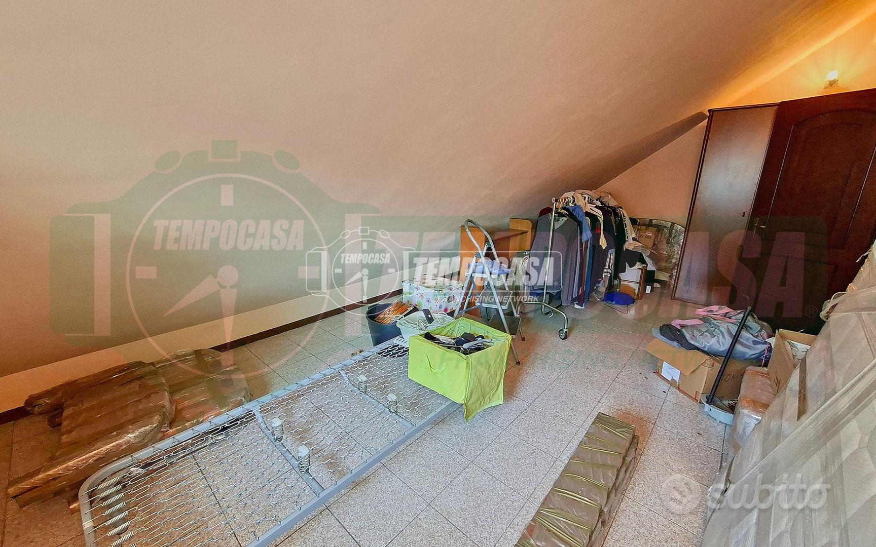 AMPIA PORZIONE DI VILLA BIFAMILIARE DI 5 LOCALI - Vista 3