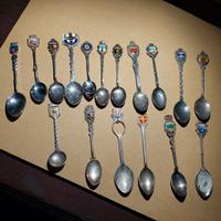 17 cucchiaini  da collezione