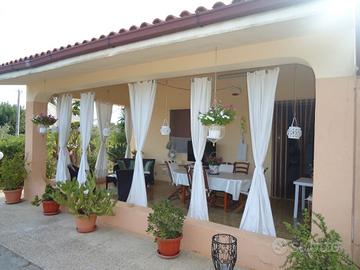 Villa immersa nel verde