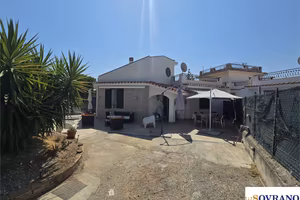 VILLA SU 2 LIVELLI CON TERRAZZO A CASTELDACCIA