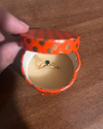 Anello con pietra verde