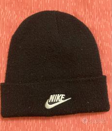 Cappello nero Nike adulto con logo frontale