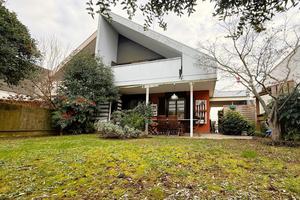 Signorile villa in bifamiliare a Villa Primavera