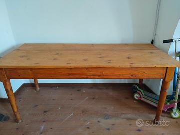 Tavolo rustico in legno 