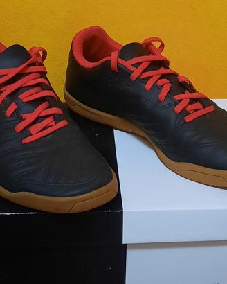 Scarpe da calcio di marca Kipsta 