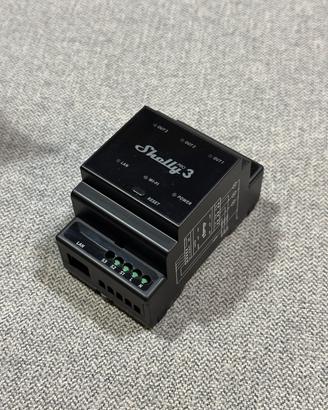 Shelly Pro 3 relè smart DIN 3 canali Wi-Fi LAN