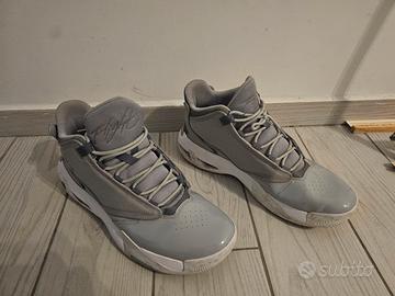 Scarpe jordan max aura 4 colore grigio numero 47.5
