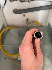 Tubo flessibile allaccio gas e piano cottura